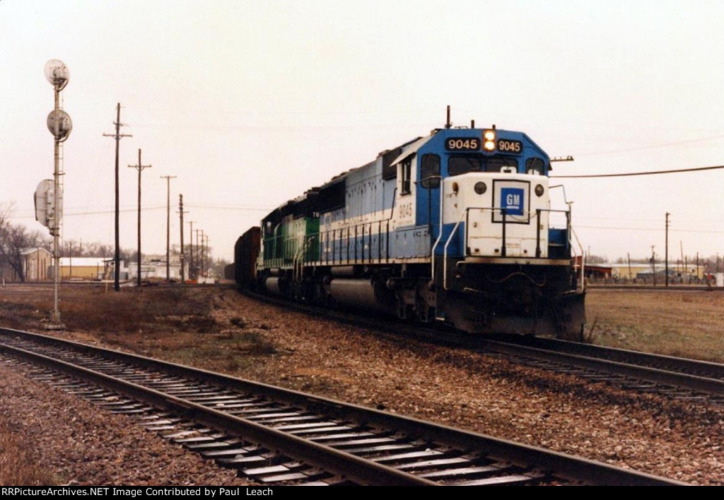 Loaded coal train rolls east